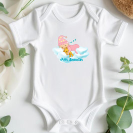 Gewoon Sluimerend Roze Baby slaapt in Wolken Romper