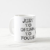 Gewoon te drink om te focussen, grappig citaat koffiemok (Voorkant links)