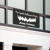 Gewoon Tricks Evil Smile Halloween Spandoek (Buitenkant Gebouw)