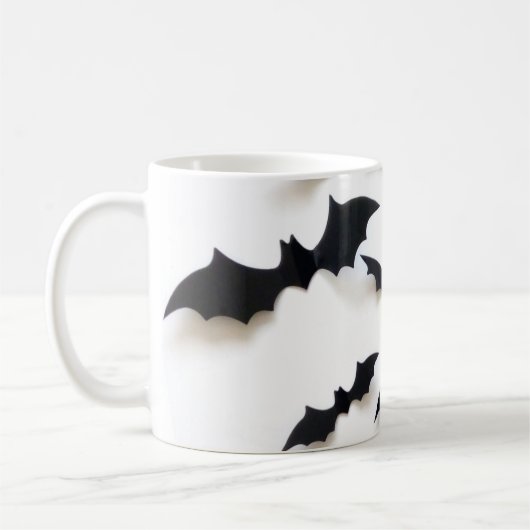 Gewoon vleermuizen voor Halloween. Koffiemok (Links)