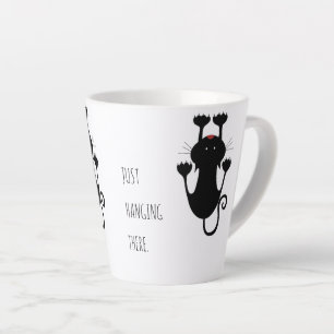 Gewoon wat cartoon van een zwarte kat. latte mok