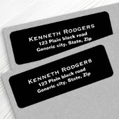 Gewoon zwart-wit achtergrondtekstaangepast etiket