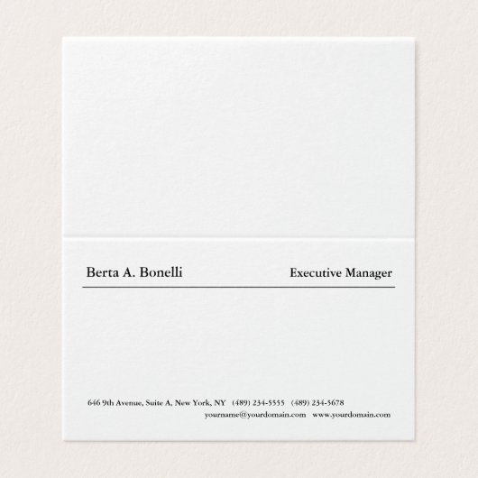 Gewoon zwart-wit minimalistisch modern visitekaartje (Buitenkant ongevouwen)