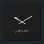 Gewoon zwarte elegant script yoga grote klok inade<br><div class="desc">Moderne yoga-klok met een zwarte achtergrond en een elegant, met de hand geschreven wit script met de quote "just ademhalen".</div>