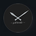 Gewoon zwarte elegant script yoga grote klok inade<br><div class="desc">Moderne yoga-klok met een zwarte achtergrond en een elegant, met de hand geschreven wit script met de quote "just ademhalen".</div>