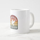 Geworteld in liefde, opkomend in geloof grote koffiekop (Voorkant rechts)