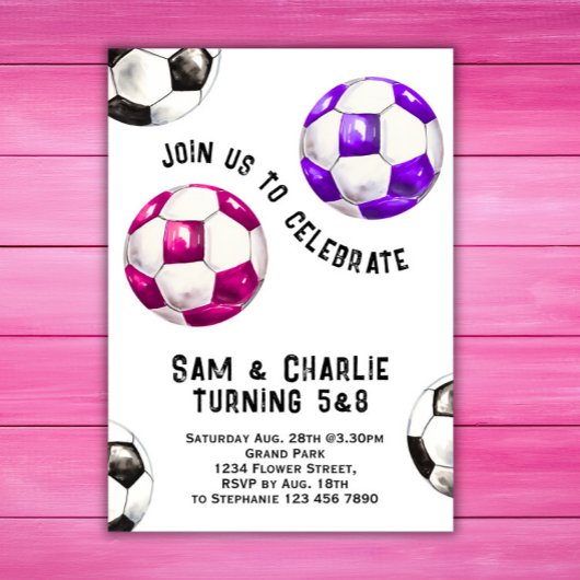 Gezamenlijke broer en zus tweelingvoetbal verjaard kaart