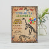 Gezamenlijke Dual Dinosaurus Dig Verjaardagsfeestu Kaart (Staand voorkant)