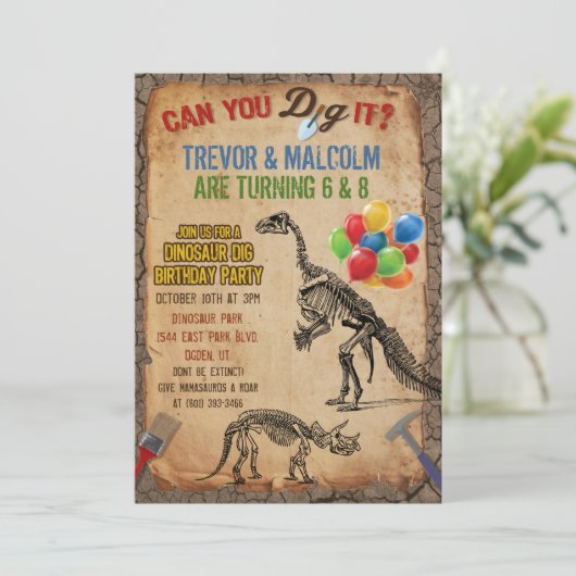 Gezamenlijke Dual Dinosaurus Dig Verjaardagsfeestu Kaart (Staand voorkant)