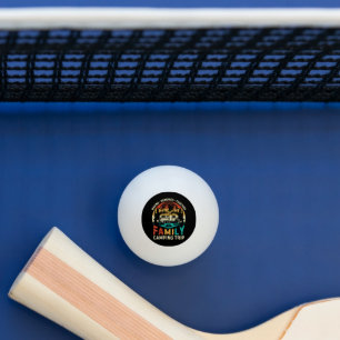 Gezamenlijke familie-campingtrip om herinneringen  pingpongbal