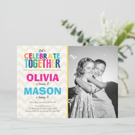 Gezamenlijke tweeledige verjaardagsuitnodiging kaart (Staand voorkant)