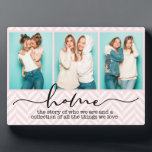 Gezegden uit de thuisfamilie Modern Typografie Dri Fotoplaat<br><div class="desc">Dit moderne ontwerp bevat drie van je favoriete foto's met de tekst "thuis - het verhaal van wie we zijn en een collectie van alle dingen waar we van houden" in de moderne typografie #foto #photogifts #gift #gift #girtsforher #family #home #verjaardaggifts #feaaigifts #christmasgifts #personalizedgifts #gifts</div>