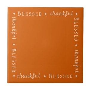 "Gezegend" & "dankbaar" Aangepaste Typografie op B Tegeltje