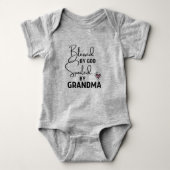 Gezegend door God bespied door oma Baby Bodysuit (Voorkant)