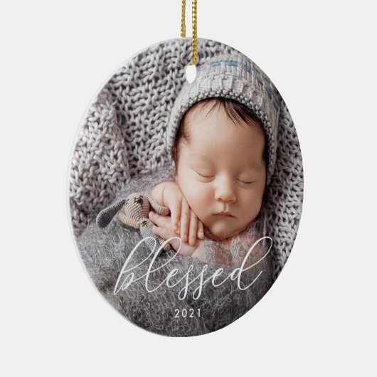 Gezegend | Elegant Script Overlay-out met kerstmis Keramisch Ornament (Rechts)