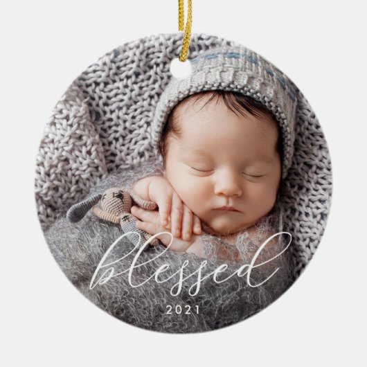 Gezegend | Elegant Script Overlay-out met kerstmis Keramisch Ornament (Voorkant)