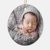 Gezegend | Elegant Script Overlay-out met kerstmis Keramisch Ornament (Links)