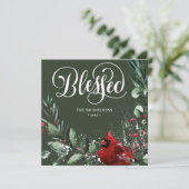 Gezegend Festive Green Script Red Berry Pine Bough Feestdagenkaart (Staand voorkant)