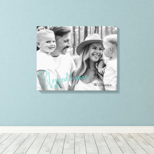 Gezegend Huis Familienaam B/W Portret Groot Canvas Afdruk (Insitu (Houten vloer))