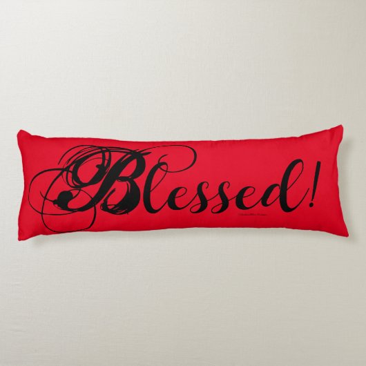 Gezegend! Lichaamskussen (rood) (Achterkant)