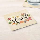 Gezegend met zwarte kalligrafie en herfstbladeren kartonnen onderzetters (Schuin)