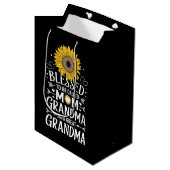 Gezegend om mama oma Great Sunflower te mogen hete Medium Cadeauzakje (Voorkant Gekanteld)