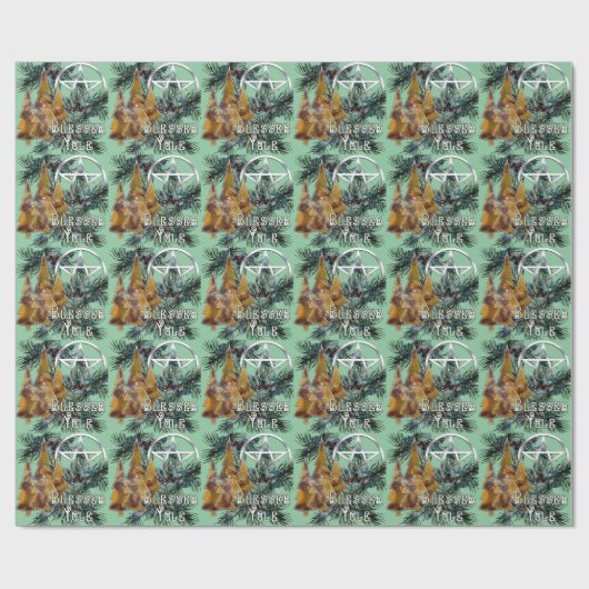 Gezegend Yule Zilveren Pentakel Holly en Pine Cadeaupapier (Vlak)