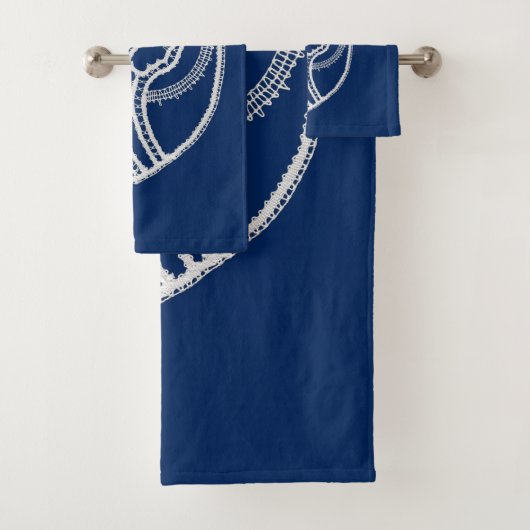 Gezegende Maagd Maria, witte kant, marineblauw Bad Handdoek (Insitu)