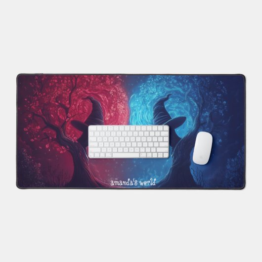 Gezellig Fantasy Village Omgeven door Pine Forest Bureaumat (Keyboard & Muis)