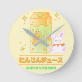 GEZELLIG KONIJNTJE MET WORTELSAP RONDE KLOK (Voorkant)