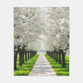 "Gezellig pad naar sereniteit - Floral Canopy Gooi Fleece Deken (Voorkant)