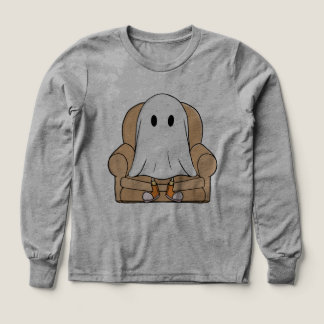 Gezellig spookje dat ontspant in een fauteuil