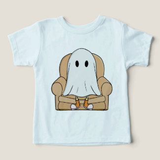 Gezellig spookje dat ontspant in fauteuil