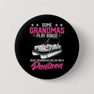 Gezellig varen met grappige oma's op een pontonboo ronde button 5,7 cm