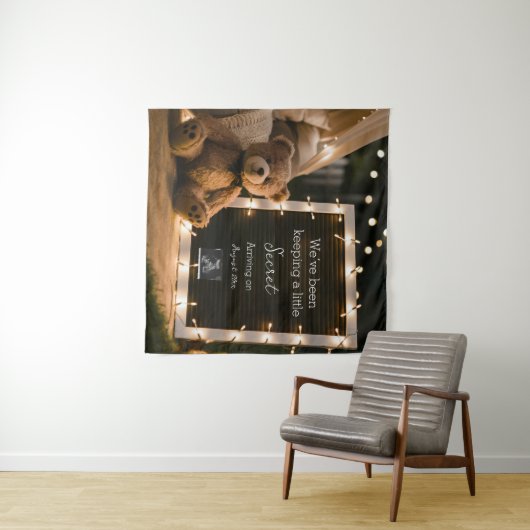 Gezellige avond met teddybeer zwangerschapsaankond wandkleed (In Situ (horizontaal))