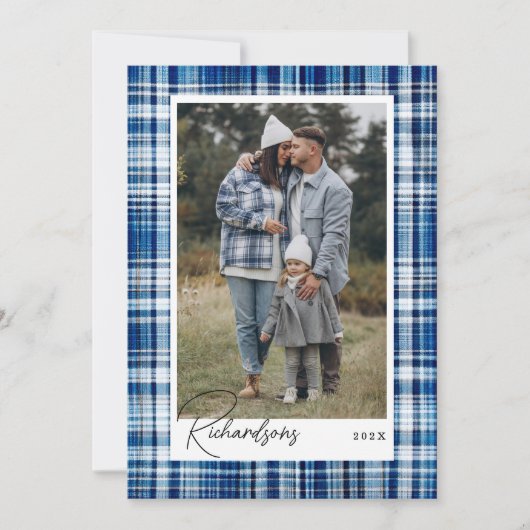 Gezellige Blauw en Wit Plaid Flanel Familie Foto Feestdagenkaart (Voorkant)