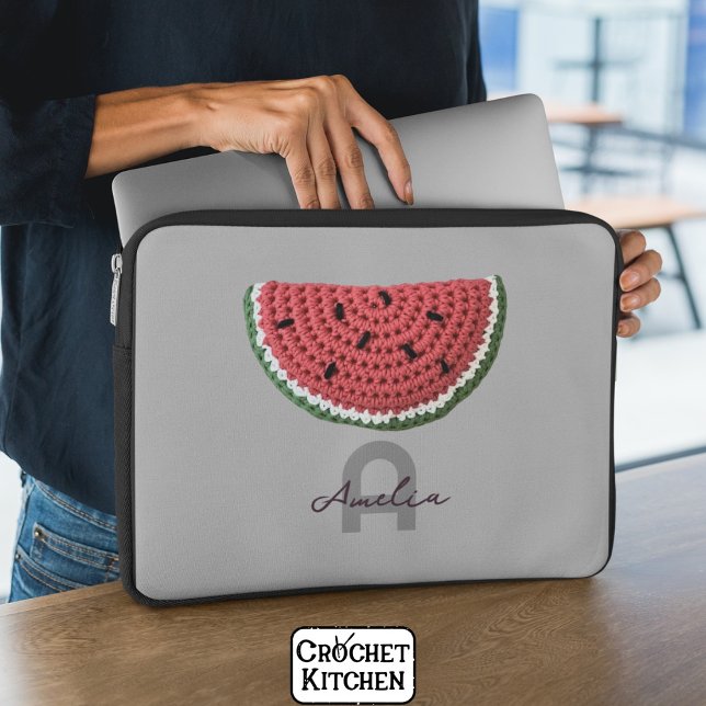 Gezellige gehaakte watermeloen fruit esthetische m laptop sleeve (Creator heeft geüpload)