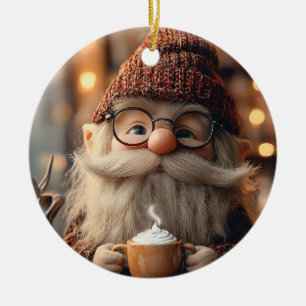 Gezellige Gnome Genieten van een kopje hete cacao Keramisch Ornament