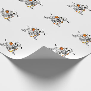 Gezellige Halloween-skelet met koffie- en vleermui Cadeaupapier