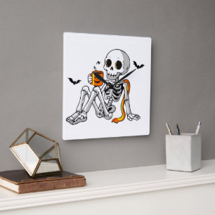 Gezellige Halloween-skelet met koffie- en vleermui Vierkante Klok