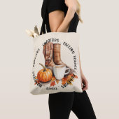 Gezellige Herfst Vibes - Laarzen, pompoenkruid, vr Tote Bag (Dichtbij)