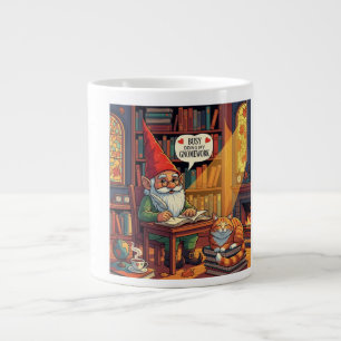 Gezellige kabouter die zijn kabouterwerk doet grote koffiekop
