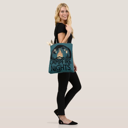 Gezellige kampvuur nachten rustiek outdoor avontuu tote bag (Op model)