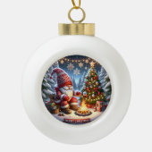 Gezellige kampvuurgnoom" - Feestelijke Kerst Keramische Bal Ornament (Voorkant)