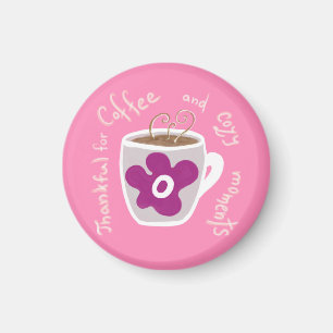 Gezellige koffie mok met grote bloem en quote magneet