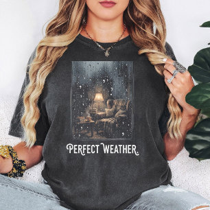 Gezellige leeshoek op een regenachtige dag t-shirt