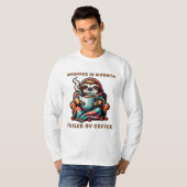 Gezellige Luiaard met Koffie Mok Gewikkeld in Deke T-shirt (Voorkant volledig)