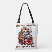 Gezellige luiaard nippen hete koffie illustratie tote bag (Achterkant)
