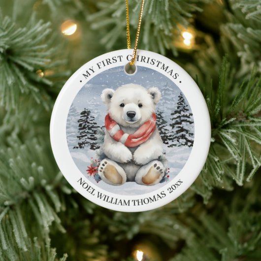 Gezellige rode sjaal Polar Beer Baby's eerste kers Keramisch Ornament (Boom)