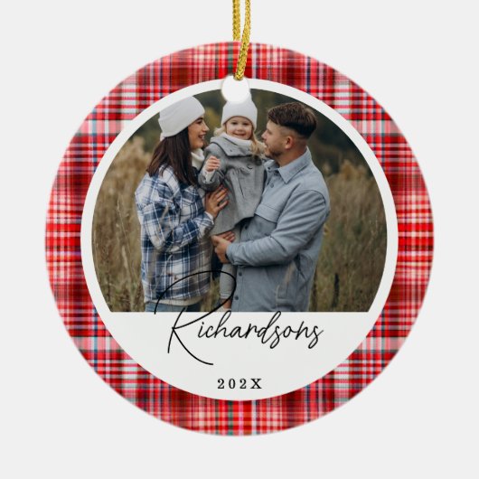 Gezellige Rood en Wit Plaid stof Familie Foto Keramisch Ornament (Voorkant)